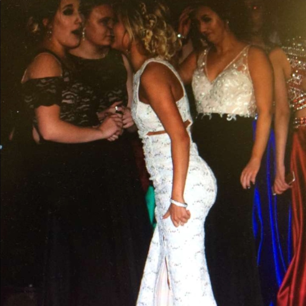 Flattering Prom Dress - Picture 7 of 8